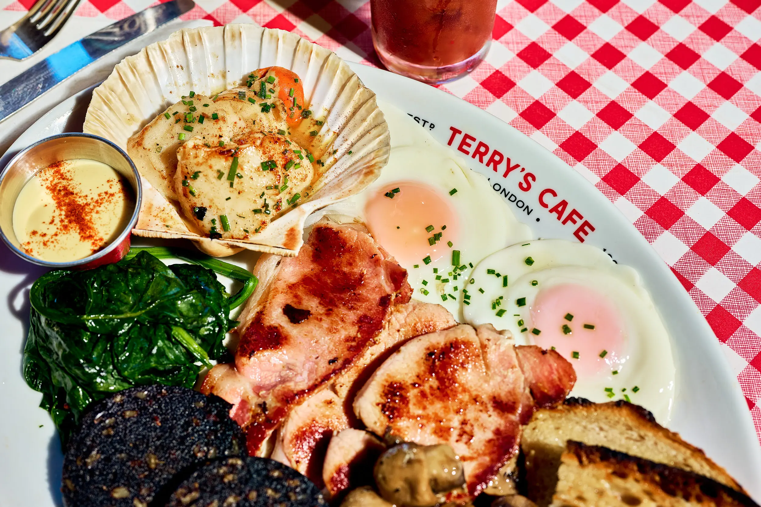 Terry's Cafe English Breakfast Crockery design photo