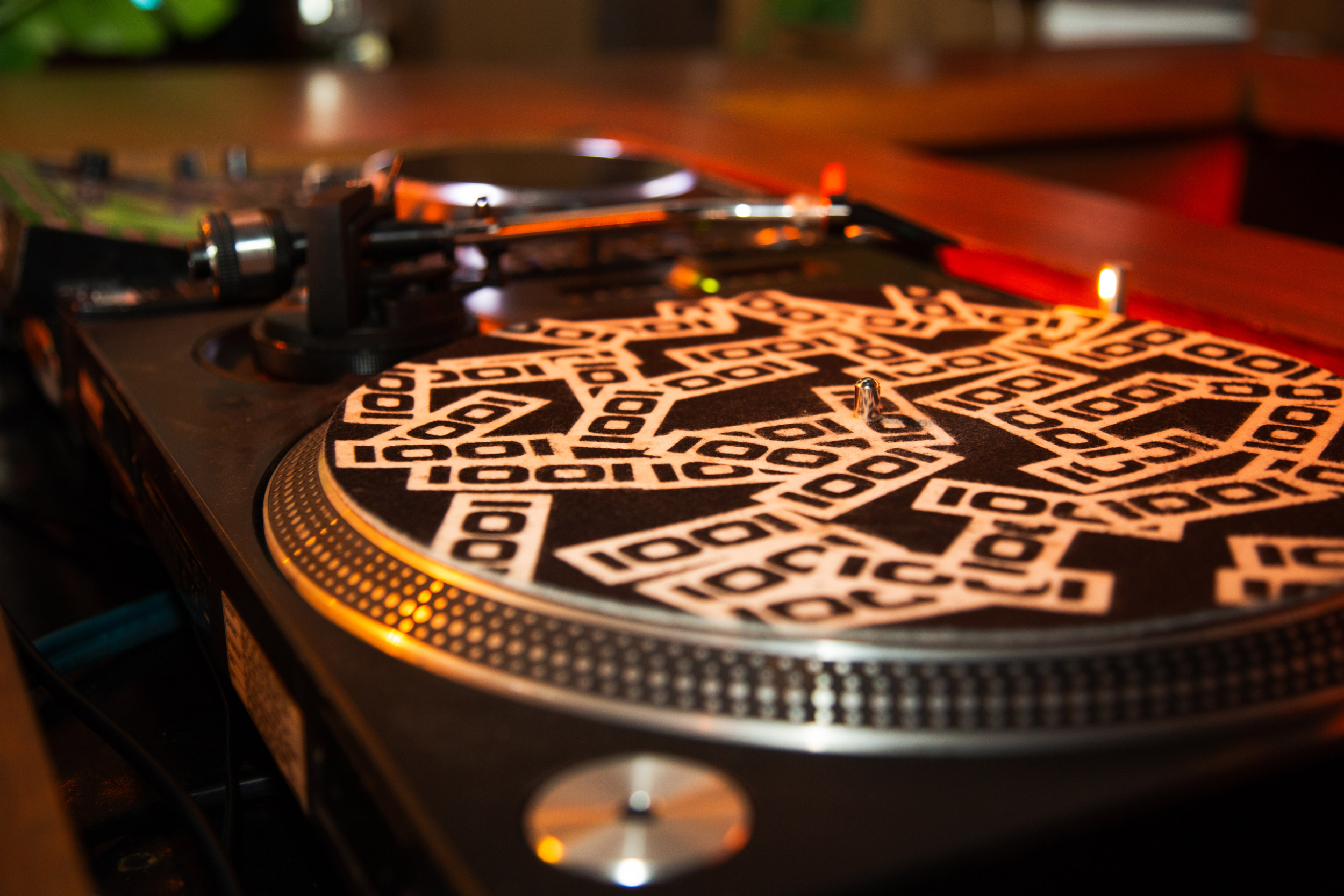 cafe 1001 custom logo cinyl DJ slipmat design